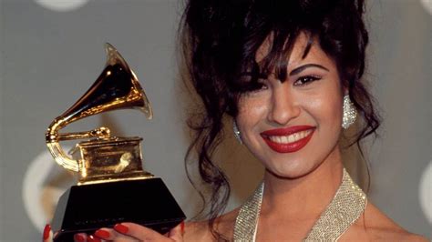 These Photos Of Selena Quintanilla Are Iconic